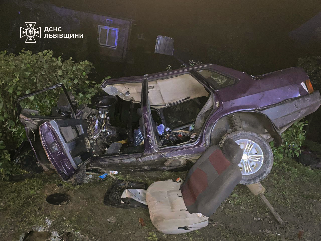 На Львівщині 30-річний водій ВАЗ злетів з дороги в кювет
