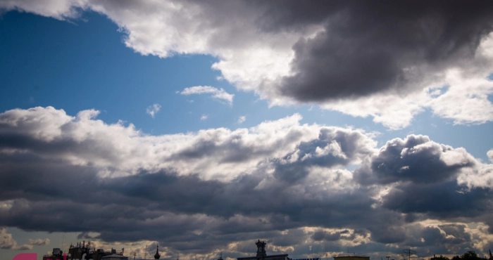 Хмарно та з короткочасними опадами: синоптики розповіли якою буде погода 21 липня