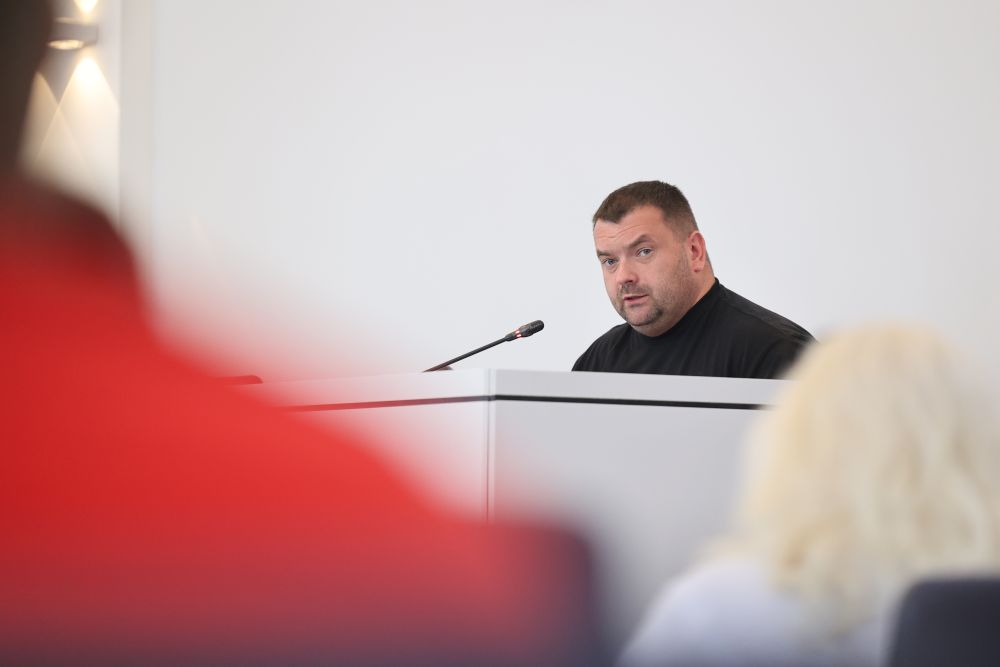 ЛМР звернулась до Кабміну з проханням дати можливість громадам самостійно планувати навчальний рік