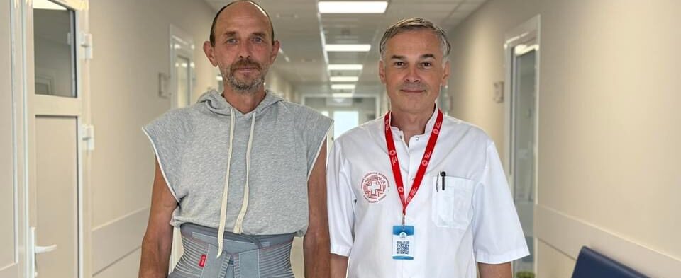 Через два невеликі проколи львівські лікарі врятували чоловіка від паралічу ніг