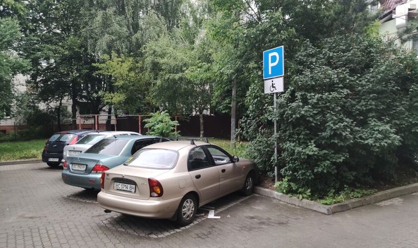 У Львові облаштують ще 7 платних парковок