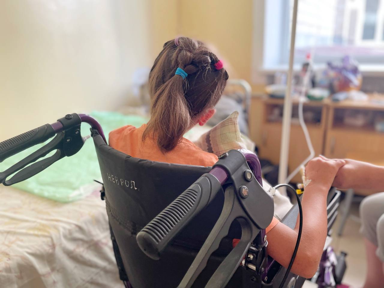 11-річну дівчинку з Львівщини, яка тиждень провела у лісі без їжі та води, сьогодні виписали з лікарні