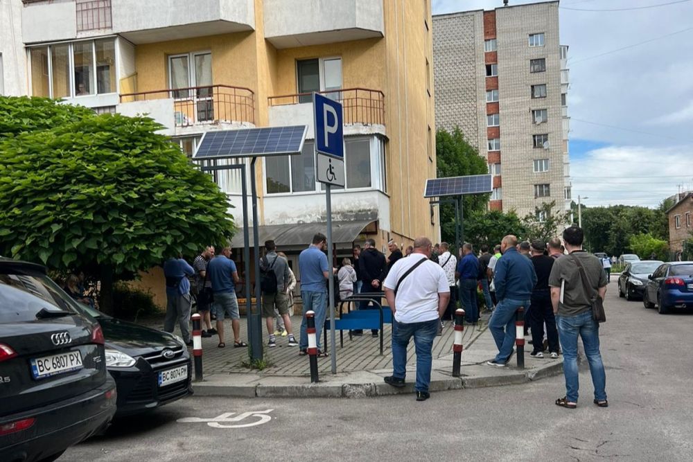 У львівських ЦНАПах зросла кількість охочих оновити дані: людей попереджають про затримки