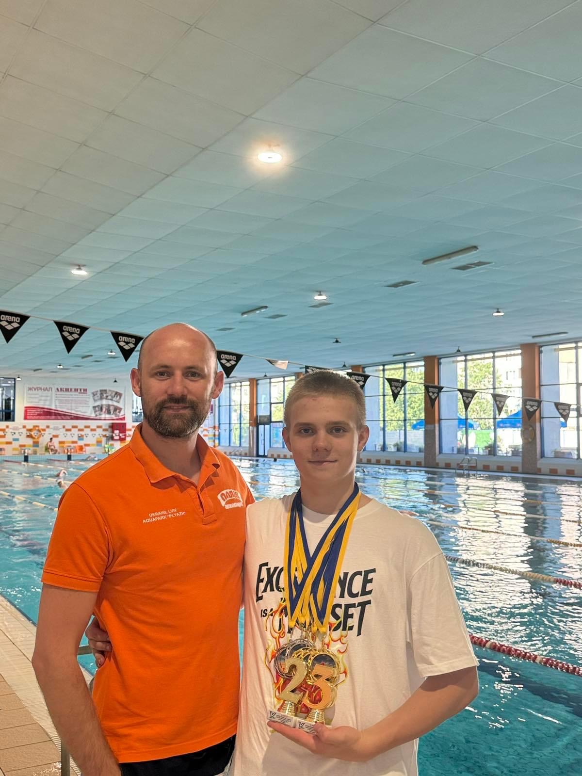 На чемпіонаті України з плавання 14-річний спортсмен з Львівщини виборов три золотих медалі