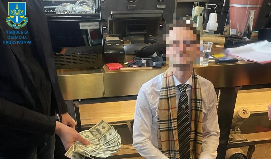 У Львові судитимуть експосадовця міської ради за 2 тисячі доларів хабара