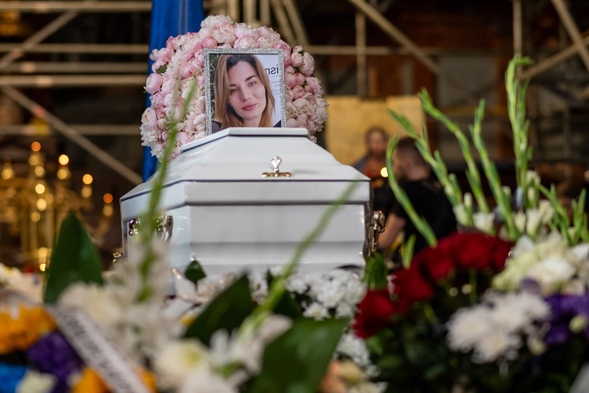 Львівщина попрощалася з медикинею Світланою Лук’янчик, яка загинула під час ракетного удару по «Охматдиту» (ФОТО)