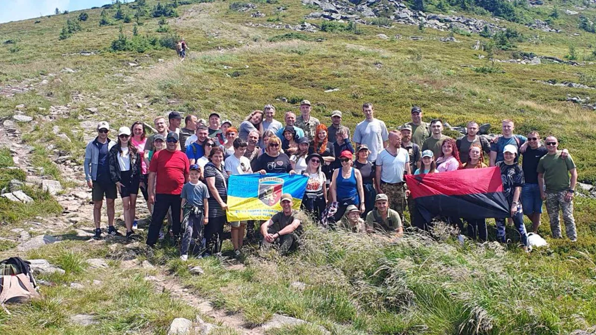 Захисники і Захисниці 24 ОМБр підкорили найвищу вершину Львівщини