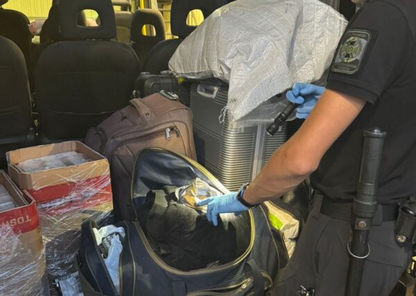 Львівські прикордонники вилучили у водія буса 27 старовинних монет (ФОТО)