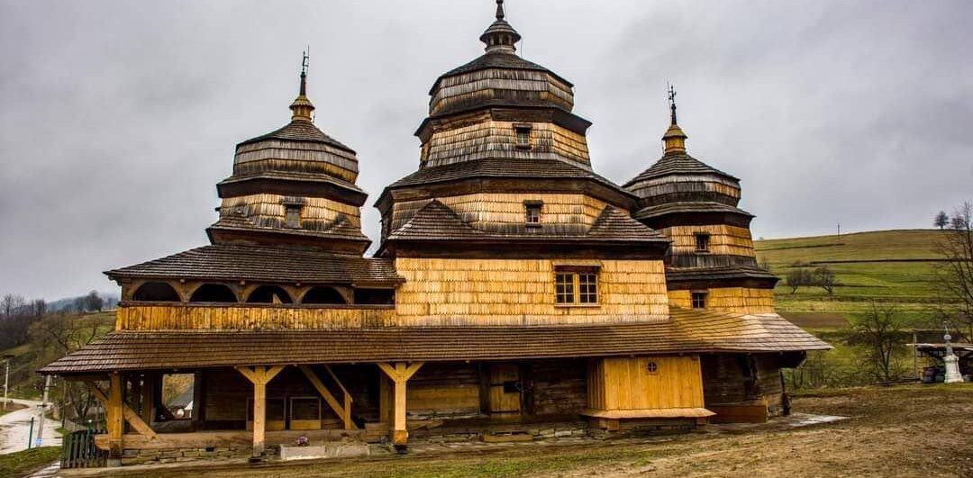 Нове життя дерев’яної святині: як відновлюють сакральну пам’ятку на Турківщині