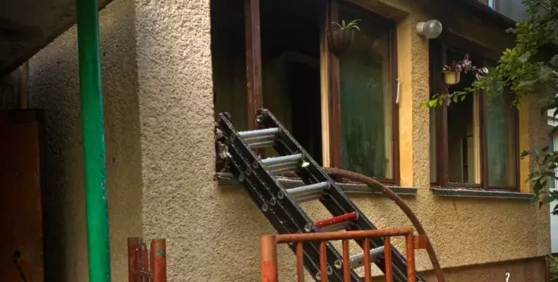 З багатоповерхівки у Львові евакуювали мешканців через сильну пожежу (ВІДЕО)