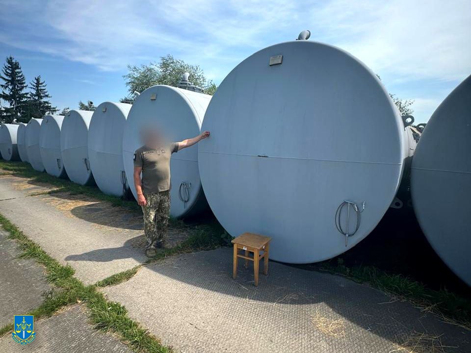 Підприємиця продала військовій частині на Львівщині 36 неякісних цистерн для пального