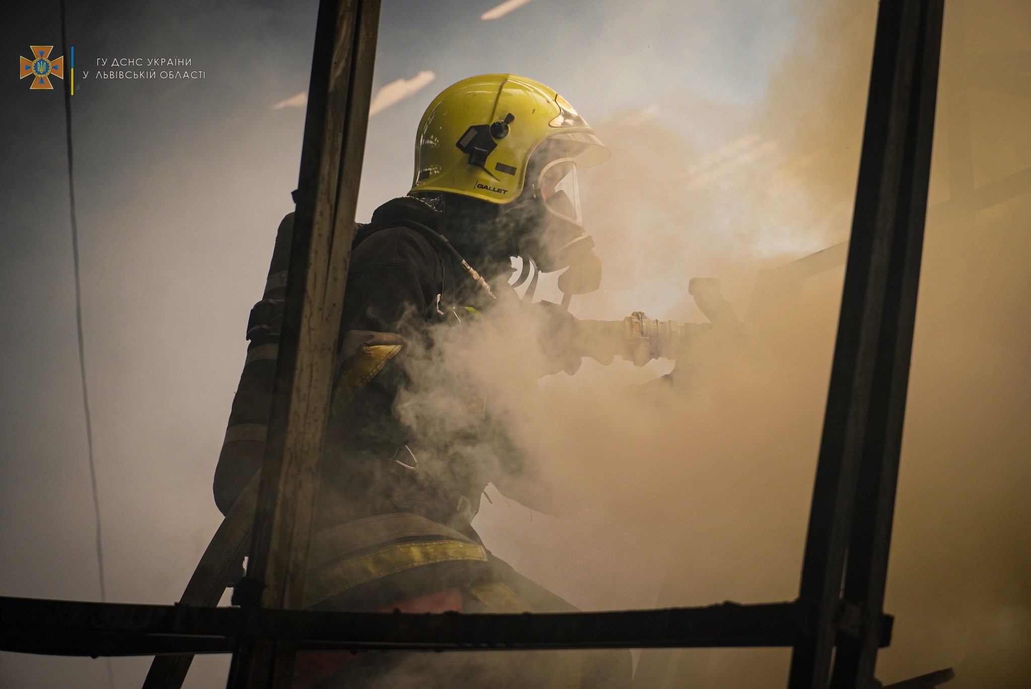 У Львові загорівся “Москвич”: довелось викликати рятувальників