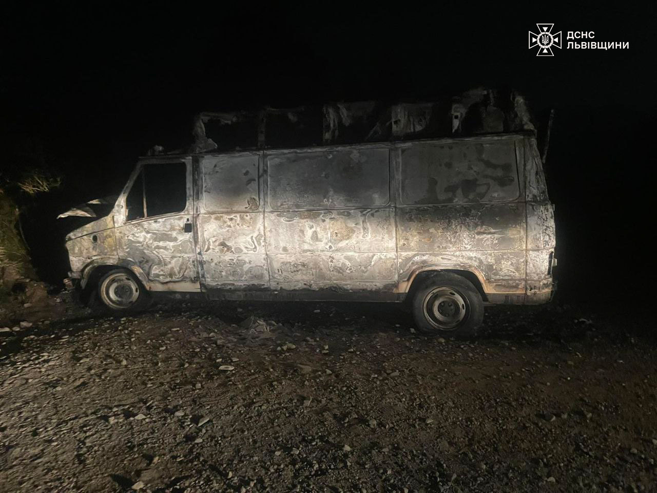 На Дрогобиччині вщент вигорів мікроавтобус: обійшлось без постраждалих