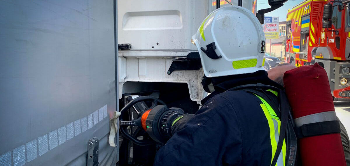 Вантажівка МАN загорілась під час руху в Стрию