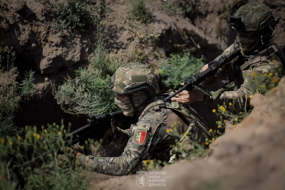 Втрати ворога: напередодні Сили оборони знищили ще 1130 росіян та 46 артсистем ворога