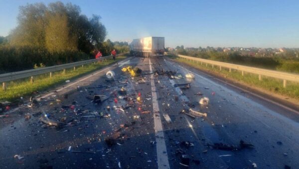 Рух біля Львова повністю перекритий внаслідок ДТП: як об’їхати