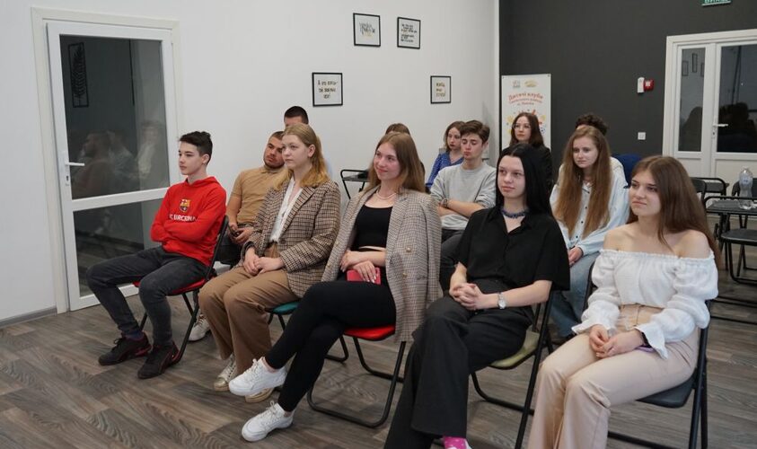 Підлітків запрошують до безкоштовного табору з вивчення англійської мови у Львові: як долучитися