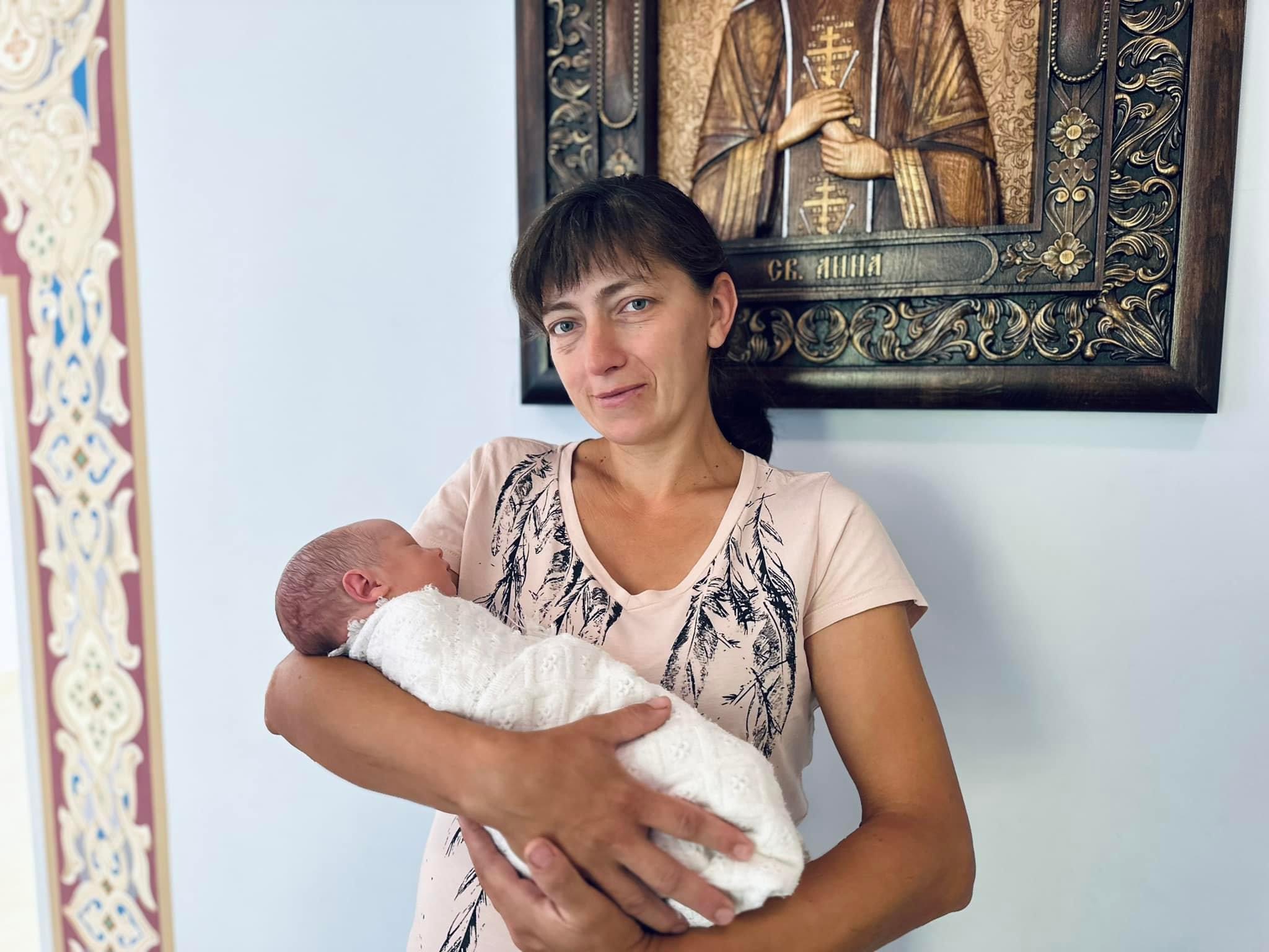 Львівські лікарі допомогли 38-річній жінці вп’яте народити дитину через кесарів розтин