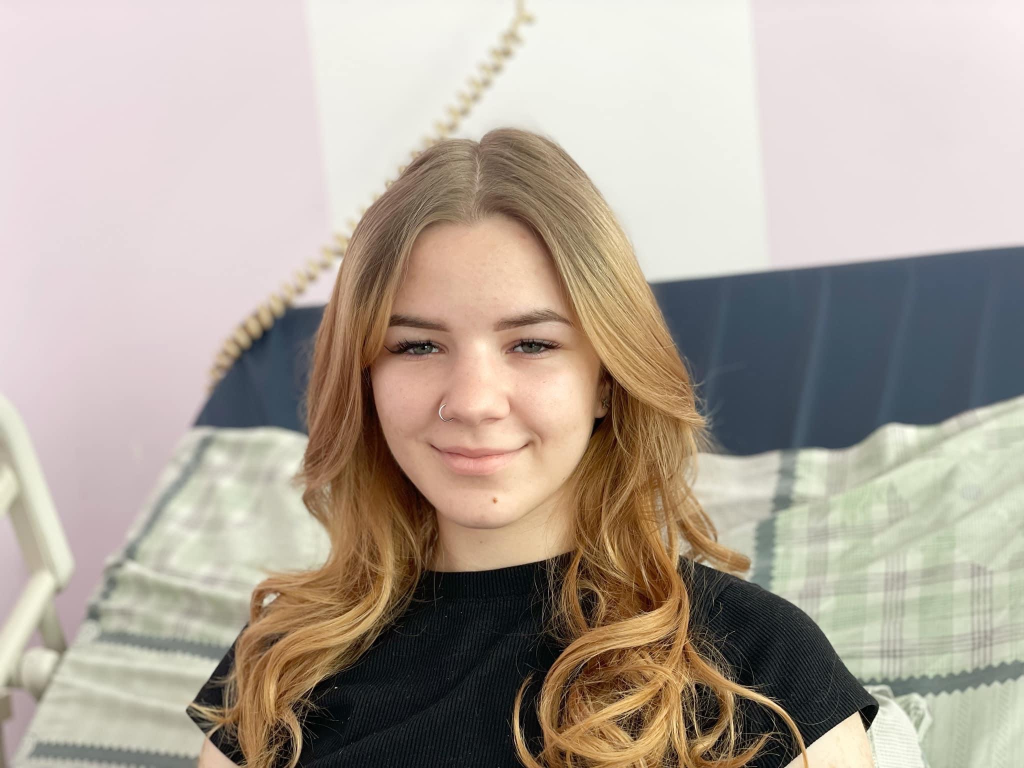 Львівські лікарі видалили 17-річній дівчині одразу три пухлини в нозі, через які їй було дедалі важче ходити