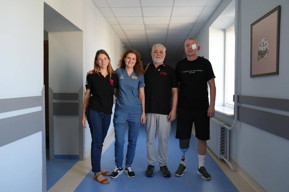 У Львові відомий ізраїльський хірург безкоштовно оперує військових та цивільних з порушеннями зору