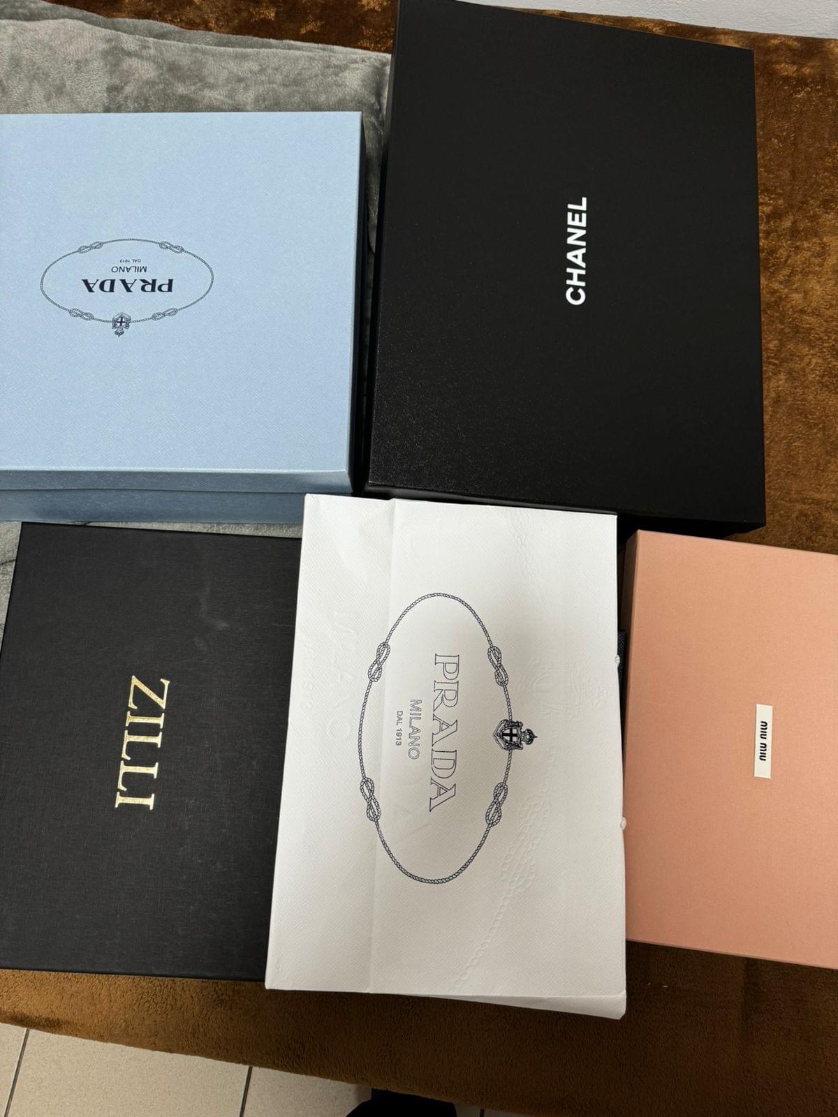 «Prada», «Chanel» і «Dior» серед вживаного одягу:  на ПП «Краківець – Корчова» виявили брендові речі на два мільйони гривень