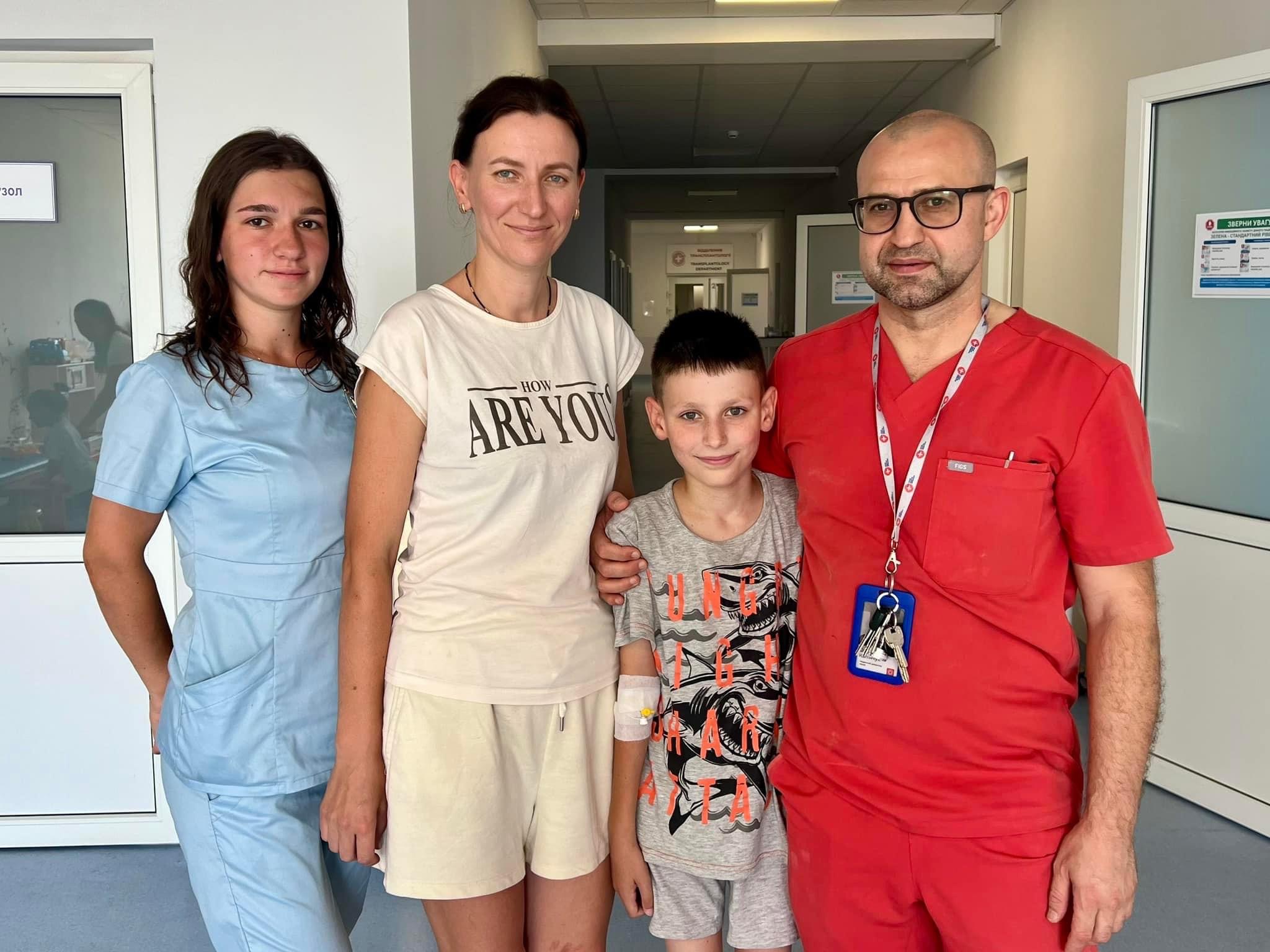 Львівські хірурги зробили складну операцію кишківника хлопчику, який страждав від наслідків онкології