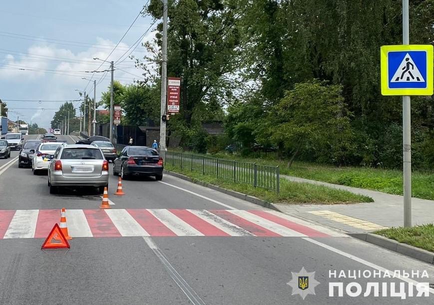 У Львові авто збило 66-річного чоловіка: він у лікарні