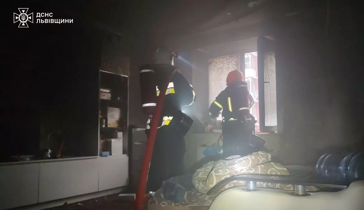 Через павербанк ледь не згоріла квартира в багатоповерхівці у Винниках