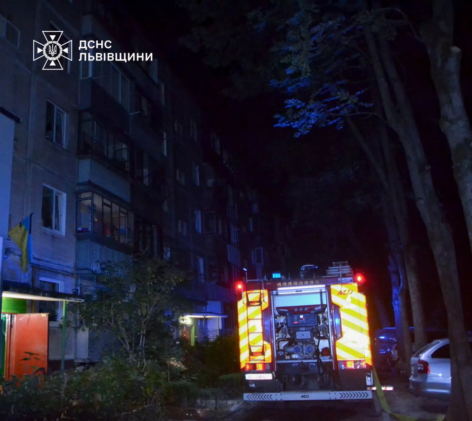 У Львові вночі спалахнула пожежа: 9 людей врятували
