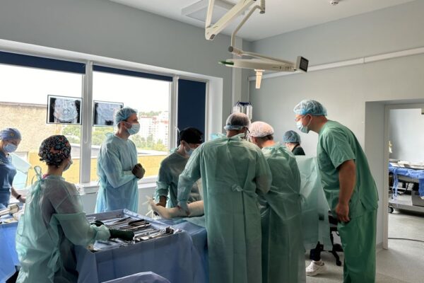 Отримав інфекційне ускладнення від поранення: у центрі UNBROKEN врятували Захисника