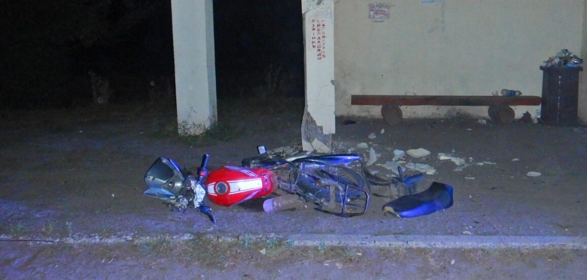 В селі на Червоноградщині мотоцикліст врізався в зупинку і загинув