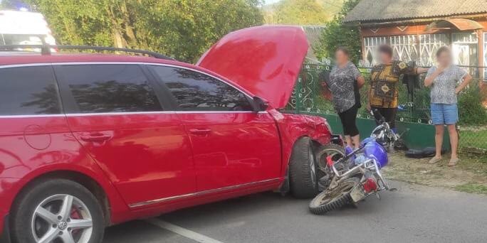На Самбірщині під колеса авто потрапив 13-річний водій мотоцикла