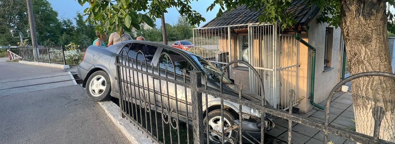 На Золочівщині п’яний водій Opel Astra збив літню жінку