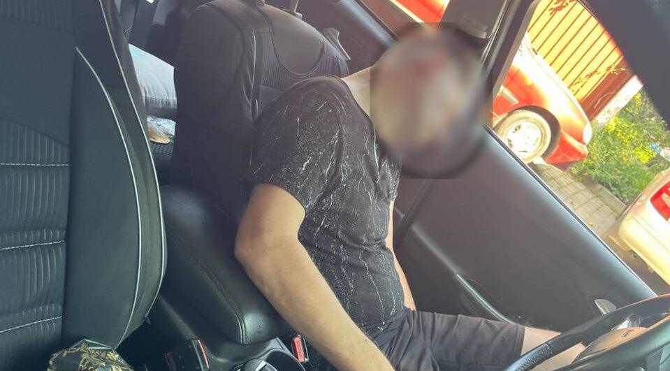 П’яний водій Ford Focus заснув у машині після ДТП у Львові