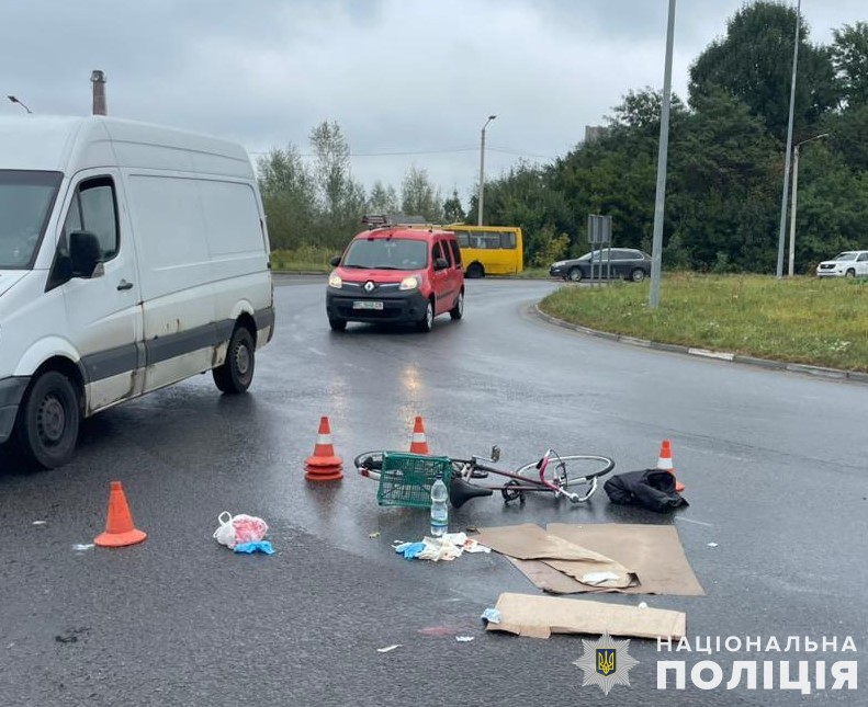 На трасі «Львів-Городок» водій мікроавтобуса збив 76-річного велосипедиста