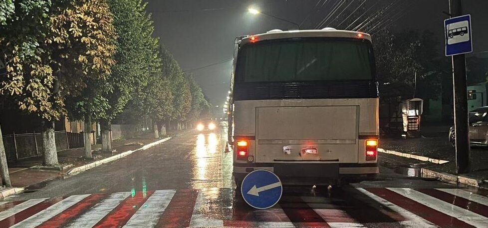 В Стрию водій автобуса збив дівчинку-підлітка