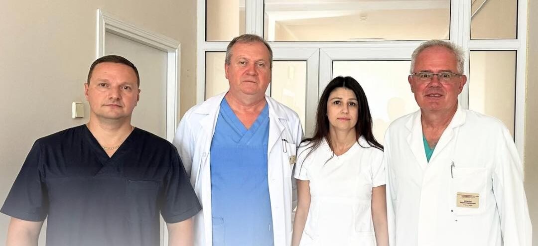 Лікарі Львівського онкоцентру вперше застосували новітній метод лікування пацієнта з раком шлунка