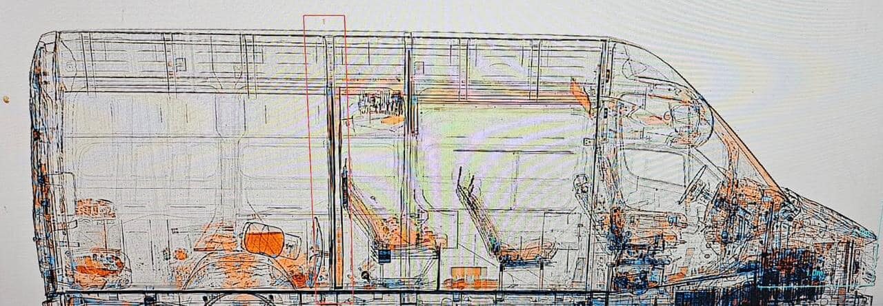 У ПП «Шегині-Медика» через контрабанду 160 пачок сигарет у 33-річного чоловіка вилучили мікроавтобус