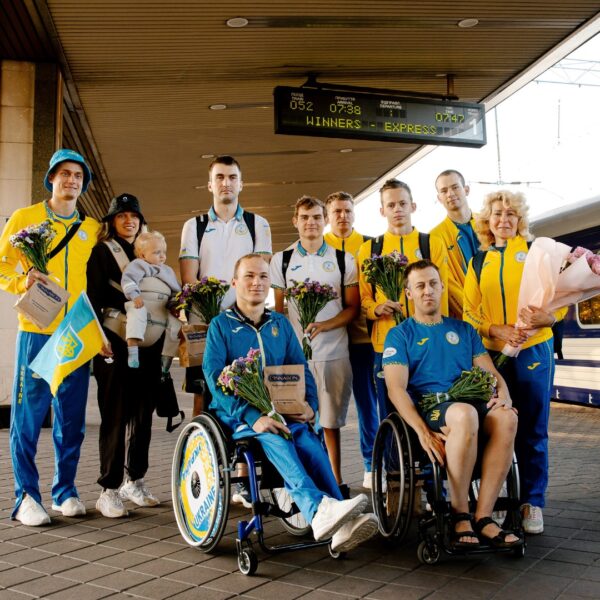 На вокзалі Львова зустріли спортсменів -паралімпійців (ФОТО)