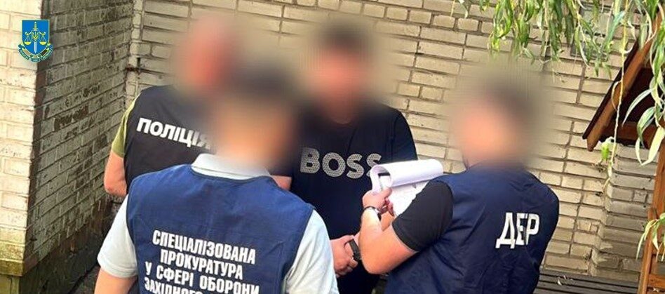 Митник за 13 тисяч доларів виготовляв ухилянтам «білі квитки»