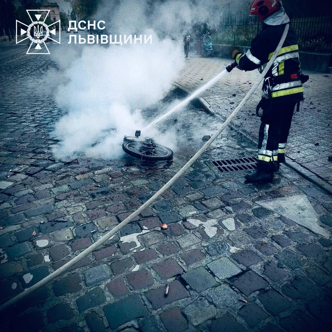 У Львові під час руху спалахнув електровелосипед: деталі