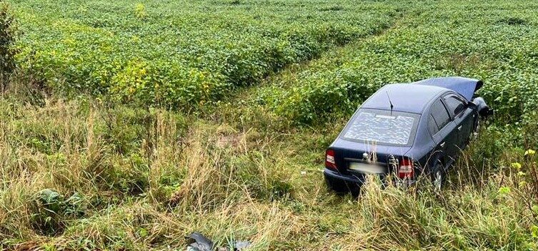 На Стрищині Skoda Octavia вилетіла з дороги після зіткнення з BMW X5 (ВІДЕО)