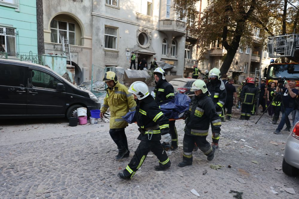 Розбір завалів у Львові триває: наразі відомо про сімох загиблих
