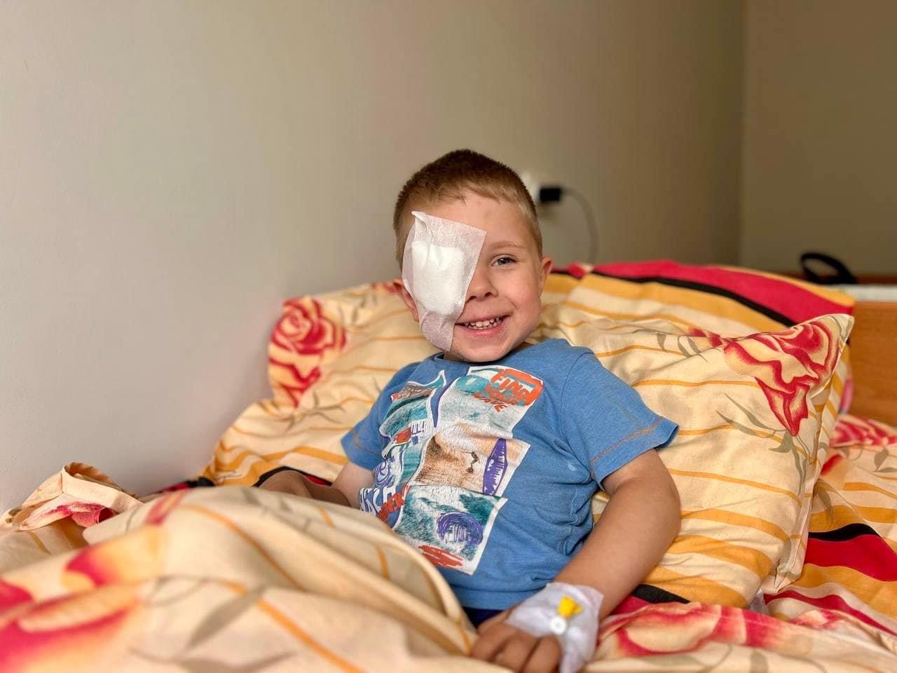 Львівські хірурги успішно прооперували 4-річного хлопчика, якого в око вкусив собака