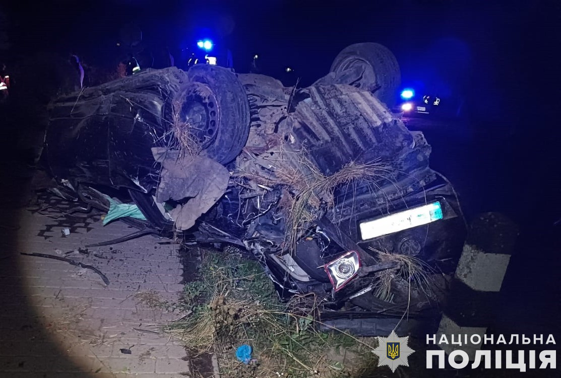 Одразу дві смертельні ДТП за ніч: загинули водій легковика та мотоцикліст