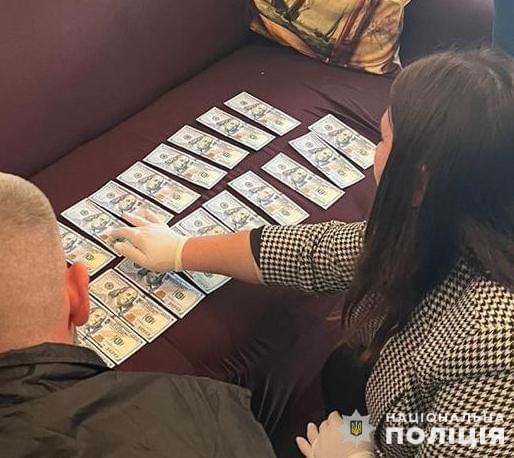 У Львові затримали адвокатку на хабарі 2500 доларів, щоб вона вплинула на рішення судді