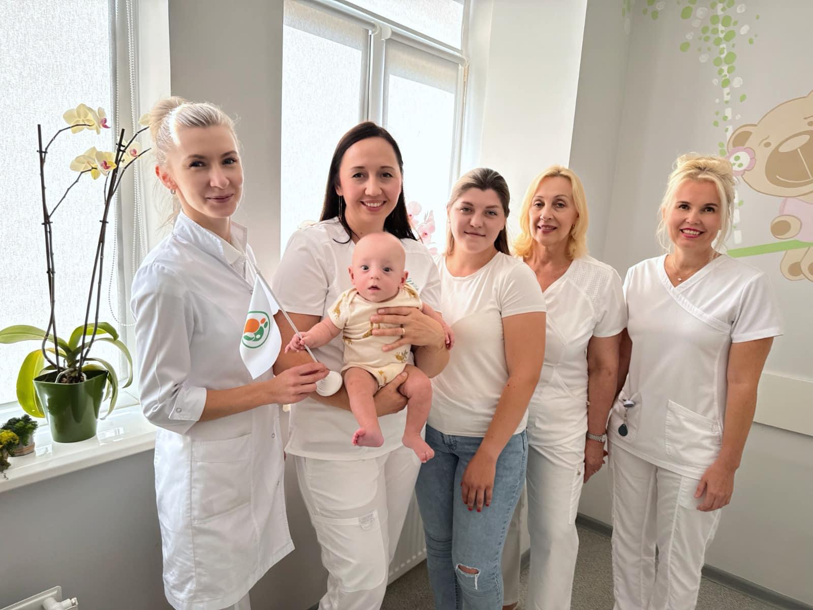 У Львівському перинатальному центрі виходили поспішайку, який народився з вагою 870 грамів