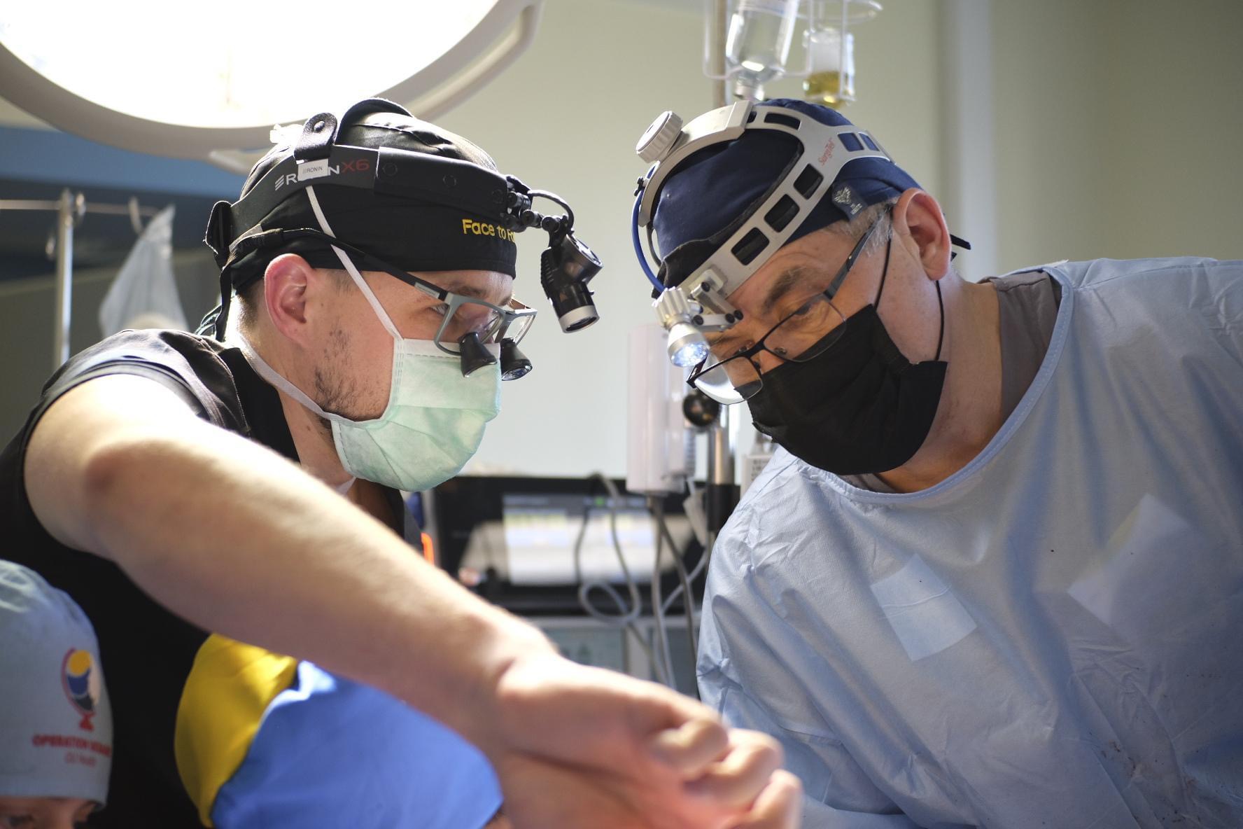 Львівські медики відновили частину обличчя воїну, біля якого розірвалась міна