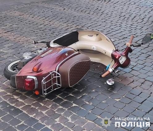 У Львові під колеса Audi потрапив 24-річний водій мопеда