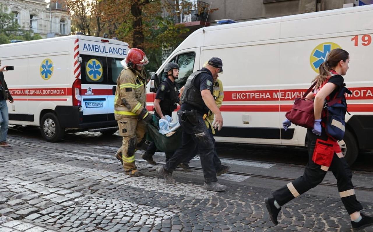 Третина у критичному стані: медики розповіли про стан поранених внаслідок обстрілу (ВІДЕО)